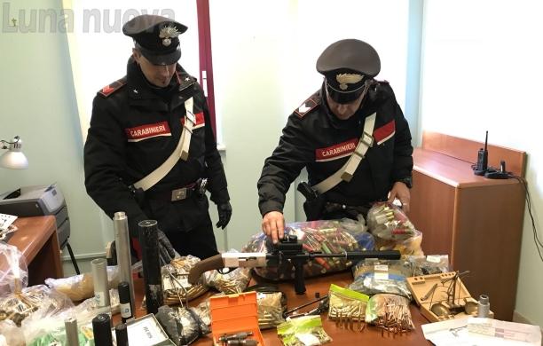 Bussoleno, un arsenale da guerra in casa: arrestato