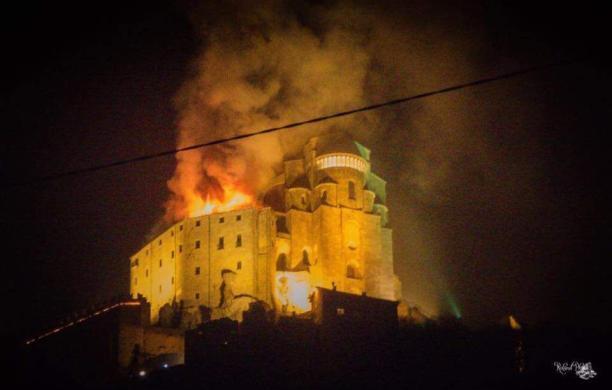 Incendio alla Sacra: operaio indagato, colpa del cannello?