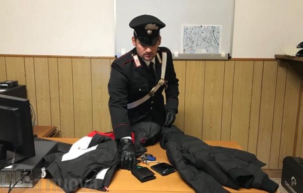Sauze d'Oulx: rubava portafogli e giacche tra gli sciatori, arrestato