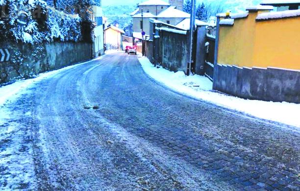 Rivoli, auto come proiettili lungo corso al Castello