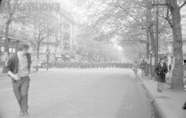 A Camera gli scatti ritrovati di Philippe Gras sul ‘68 parigino