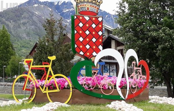 La valle scende in strada, passa il Giro d'Italia