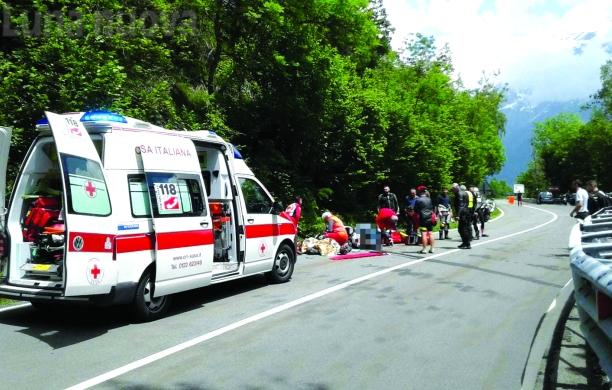 Scontro fra due moto sulla statale del Moncenisio, muore un medico