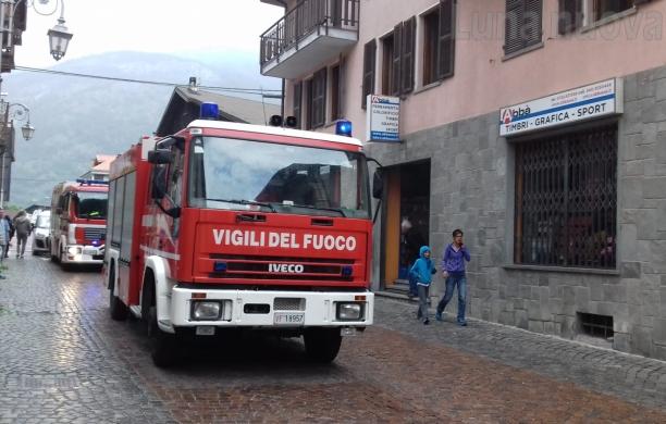 Oulx, va a fuoco la ferramenta in centro paese