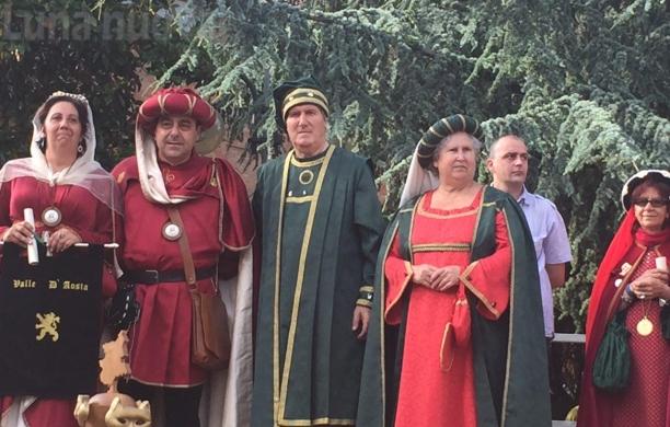 Rivoli, centro invaso dalla sfilata dei gruppi storici