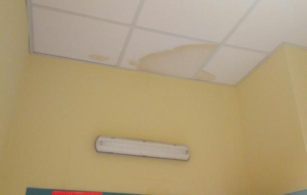 Giaveno, perdite dal soffitto: ancora polemiche sull’ex ospedale