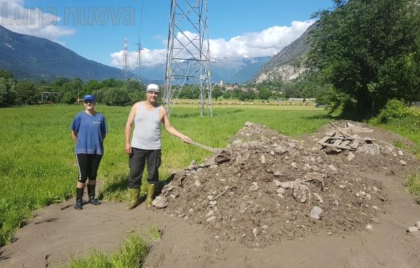 Bussoleno: «Il fango tolto da via San Lorenzo rovinerà i nostri prati»