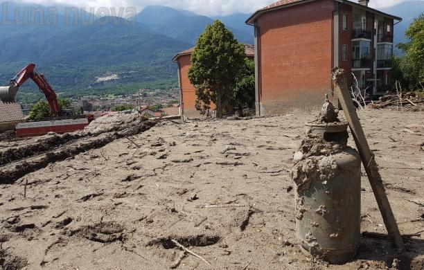 Bussoleno, tra le ferite del fango in via S.Lorenzo