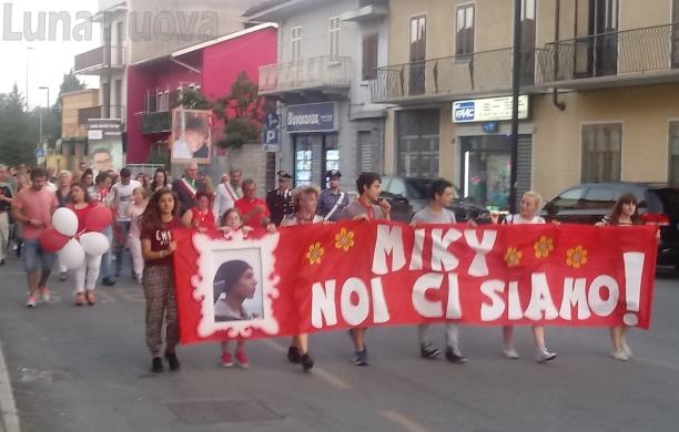 Alpignano: in 200 alla fiaccolata per Michele