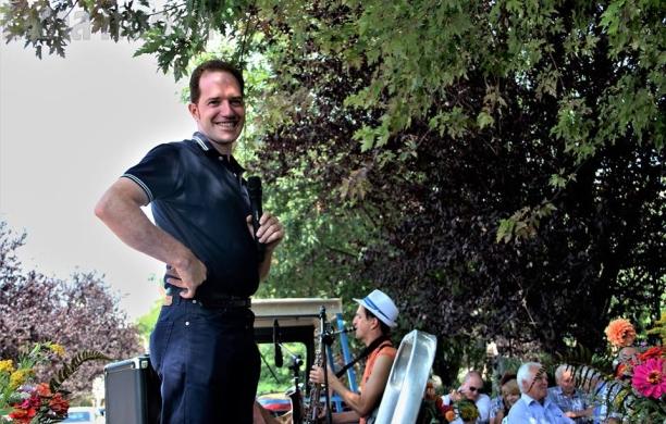 Il reanese salta sul carro e grida «Viva S.Rocco»