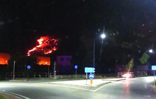 Condove e Caprie, tre notti di fuoco sulla montagna
