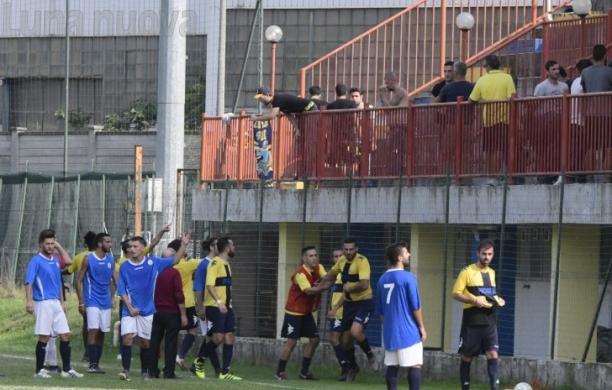 Rissa in tribuna: il Beinasco sconfitto dai suoi ultras