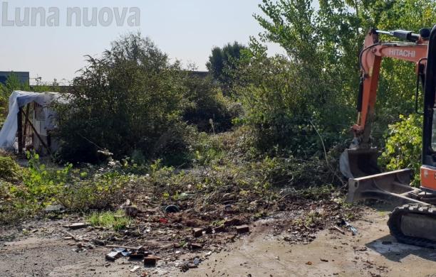 Collegno, sgomberata la baraccopoli dell'area Mandelli