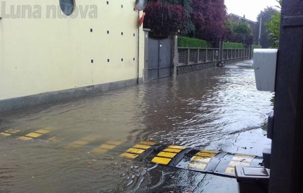 Orbassano, pioggia e traffico: in via Genova tra rabbia e paura