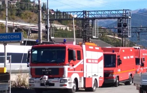 Fuga di gas sul treno merci, ferrovia bloccata per ore