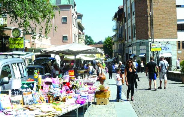 Rivoli: meno fiera e più hobby, il mercatino torna alle origini