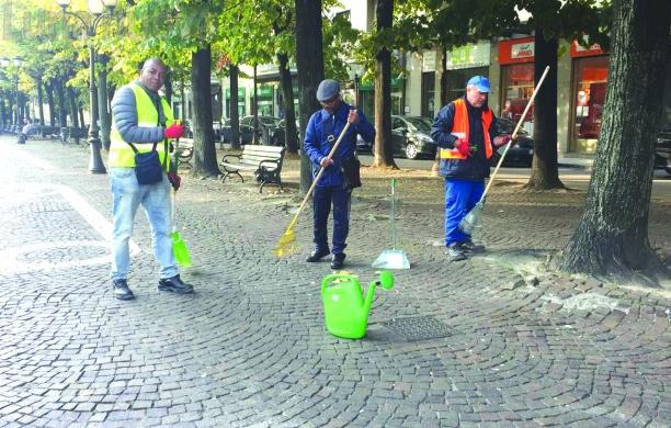 Rivoli, in quattro al lavoro per sdebitarsi con la città 
