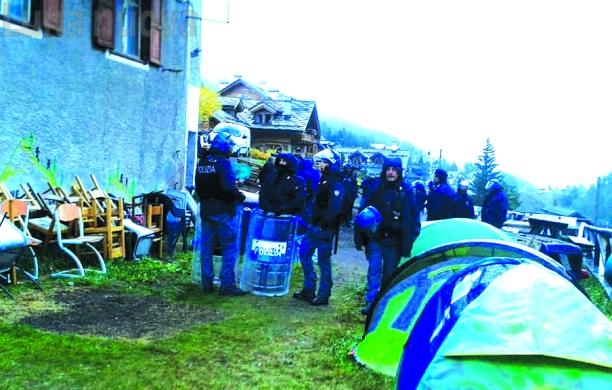 Claviere, “Chez Jesus” sgombrato all'alba
