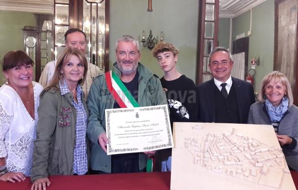 Giaveno, artista 14enne ricostruisce la città in un diorama
