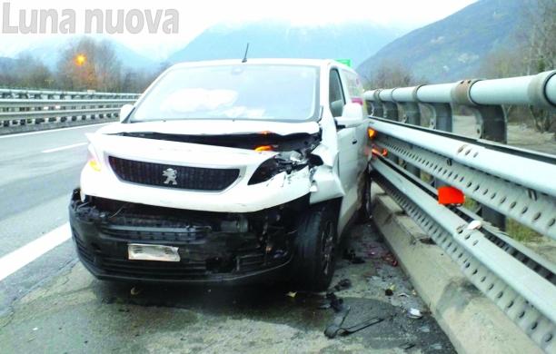 Provoca l'incidente e scappa, preso alla frontiera del Frejus