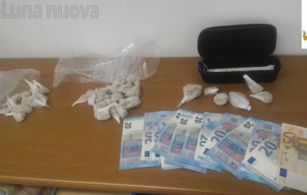 Grugliasco, la signora spacciava con l'autista