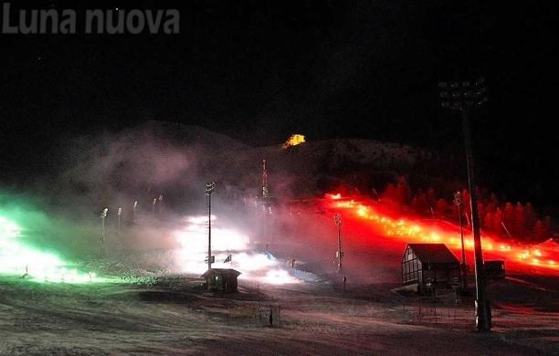 Fiaccolate sugli sci e fuochi d'artificio per dare il benvenuto al 2019