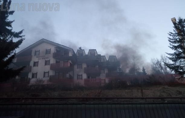 Fiamme nel garage, evacuato un condominio con 20 alloggi a Sauze d'Oulx