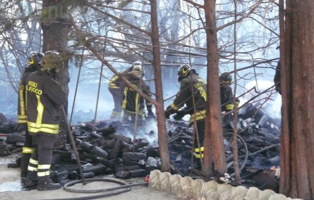 S.Ambrogio, fiamme nel cortile: probabile cortocircuito