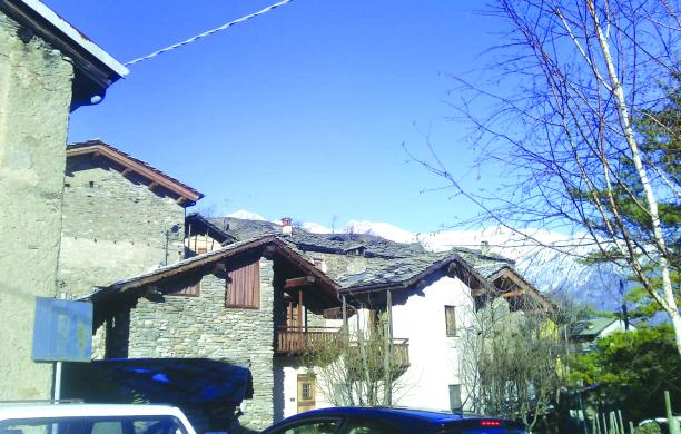 Mattie, trova una bomba a mano nello scantinato