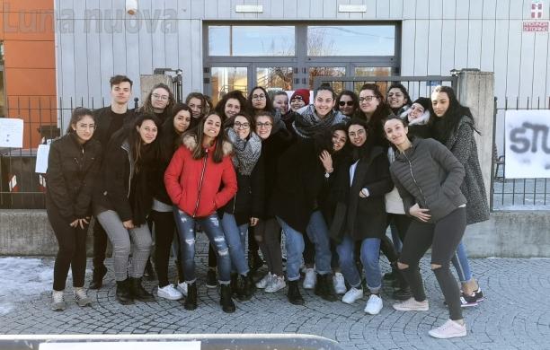 Sangano, troppo freddo: gli studenti escono dall’aula