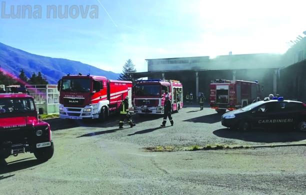 Bussoleno, fiamme nella ex fabbrica delle castagne
