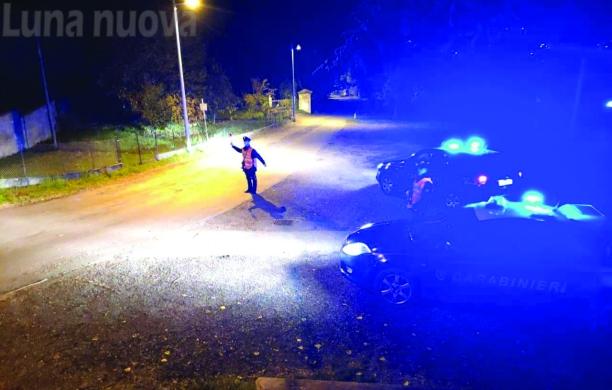 Gli ruba il telefono, poi chiede il riscatto: arrestato