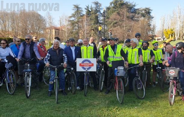 Collegno,  tutti in sella per viaggiare sulla "Bicipolitana"