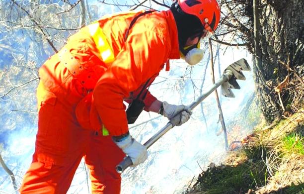 Due roghi in mezz'ora, la mano del piromane in alta valle
