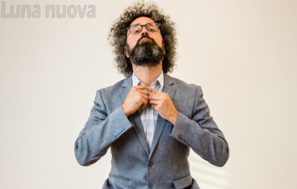 Manuale di volo per uomo: Simone Cristicchi stasera a Le Serra