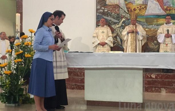 Rivoli, chiesa stracolma per suor Chiara