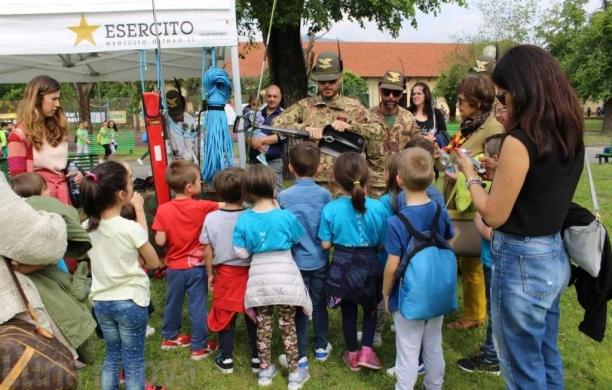 Rivoli, la Ceccaroni invasa da 500 alunni delle primarie