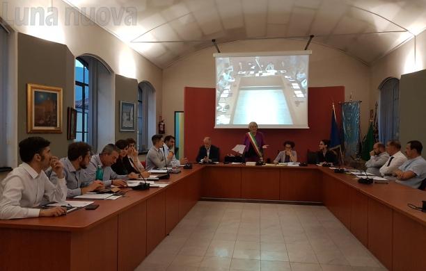 S.Ambrogio: anche gli alunni per festeggiare la maestra-sindaca
