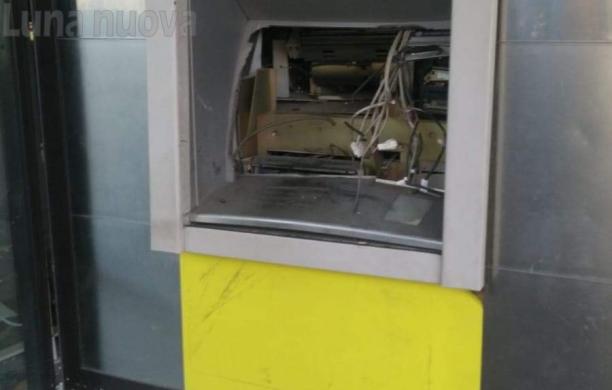 Giaveno, i ladri fanno esplodere il Postamat