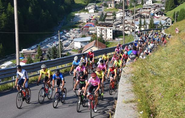 Sestriere-Colle delle Finestre: in 2mila alla granfondo che sa di Giro d'Italia