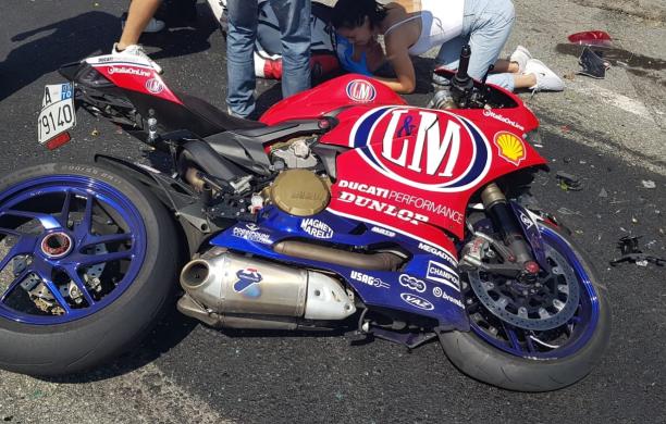 Exilles: moto tampona un'auto, sei feriti