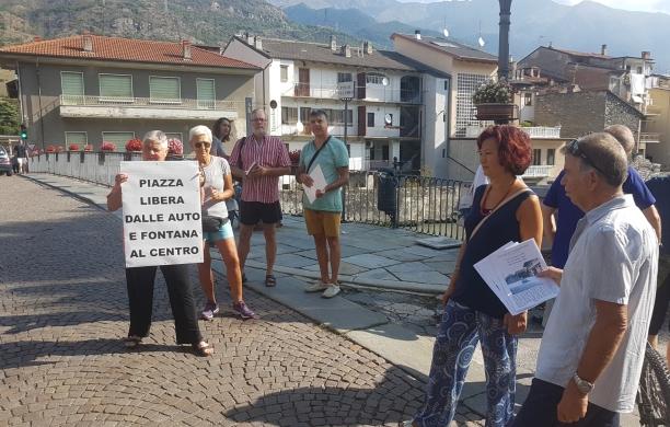 Tre petizioni per riavere la fontana in piazza della Forca