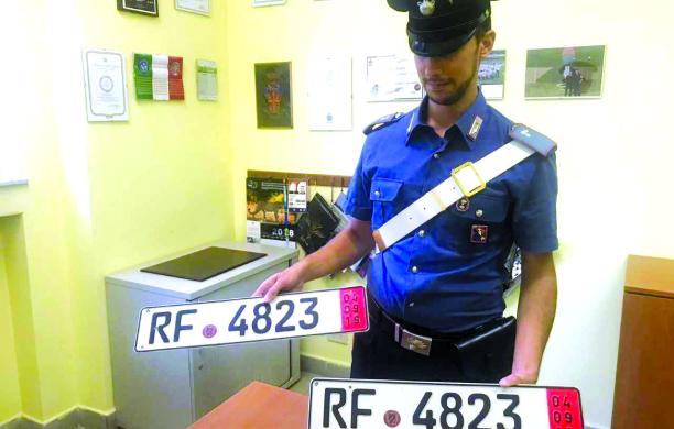 Sgominato il traffico di targhe false