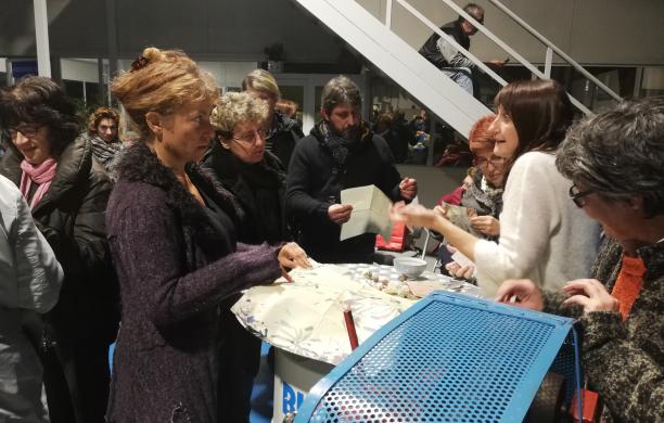 Pianezza, la pellicola per conservare gli alimenti è fatta con la cera d'api 