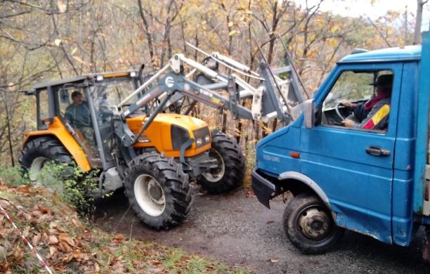 Villar, camioncino in panne blocca la strada a Piancopero