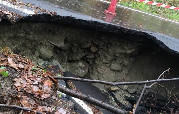 Frane sulle strade: la val Sangone resiste al diluvio