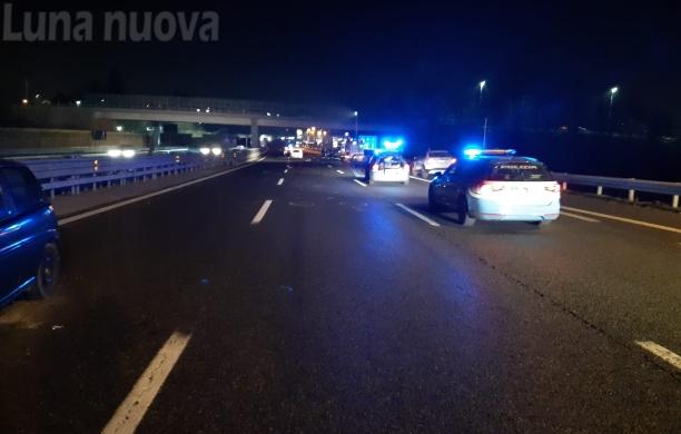 Dramma a Rivoli: muore travolto in autostrada