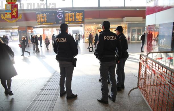 Palpeggia una ragazza: denunciato dalla polfer
