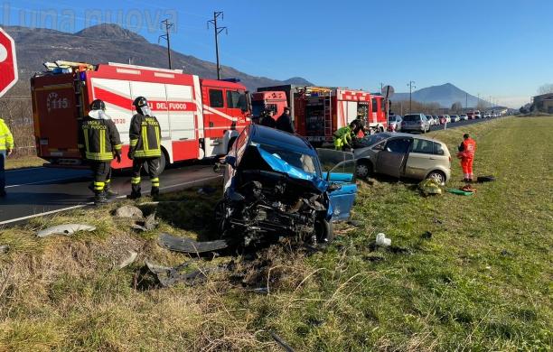 Chiusa S.Michele: frontale sulla statale 25, tre feriti