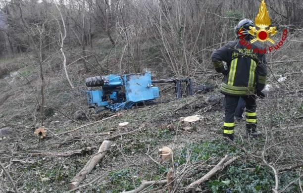Villardora, finisce col trattore nel dirupo e rimane ferito